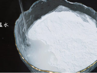 2、枸杞红枣汤圆,糯米粉加少许温热水（不够再加）