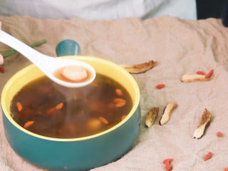 12、枸杞红枣汤圆,煮好了就可以出锅享用啦