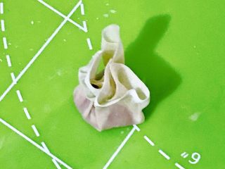 8、小馄饨蒸水蛋,馄饨包好了，像花朵。