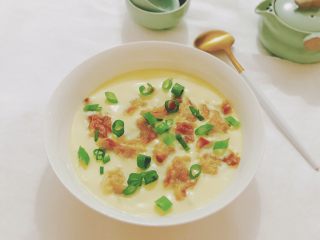 24、小馄饨蒸水蛋,出锅洒上葱花就好了。