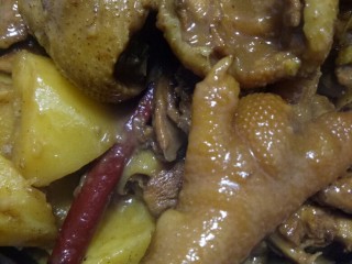 10、鸡肉炖土豆,出锅