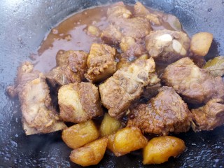 20、妈妈的味道～排骨炖土豆,继续炖两分钟，收汁即可