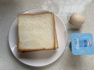 1、港式酸奶西多士,简单的材料