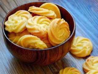 5、奶油曲奇,烤箱温度200烤出10-15分钟