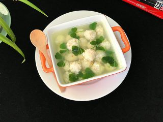 15、磷虾丸子苜蓿汤#宝宝辅食#,汤汁清香，磷虾肉丸Q弹嫩滑