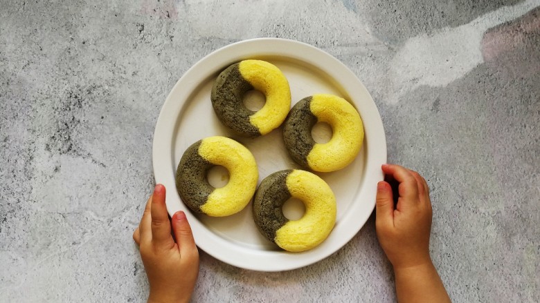 蒸着吃的双色甜甜圈米糕好吃不上火