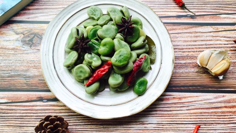 做妈妈的拿手菜五香蚕豆