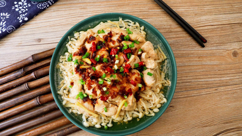 金针菇蒸鸡胸肉