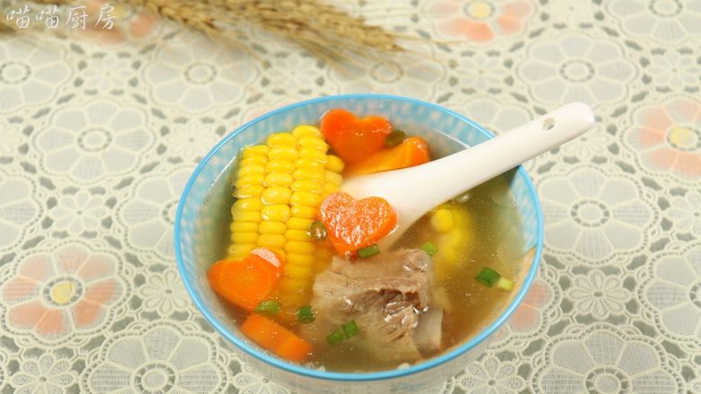 胡萝卜玉米排骨汤