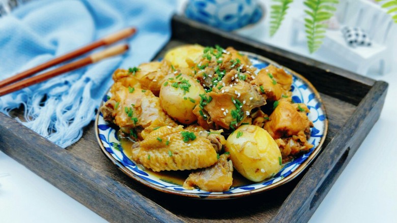 做妈妈的拿手菜红烧鸡块炖小土豆