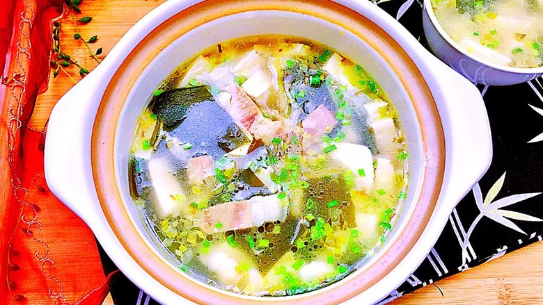 一清二白海带豆腐咸肉汤