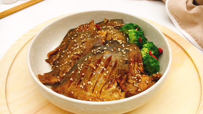 家熬平子鱼附有煎鱼小妙招