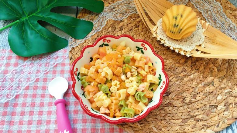 宝宝辅食三文鱼杂蔬意面