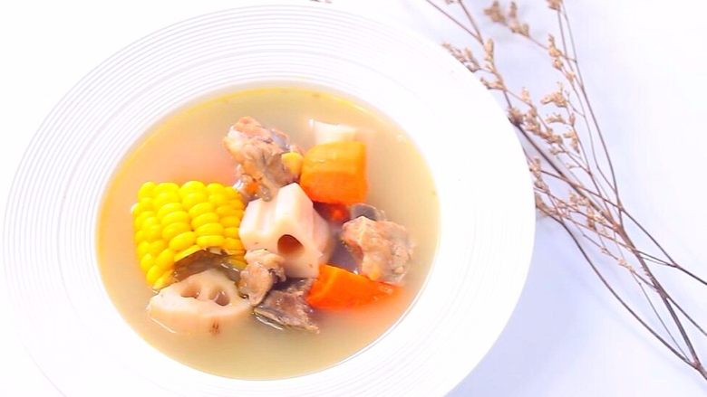 胡萝卜莲藕排骨汤宝宝辅食鲜甜营养