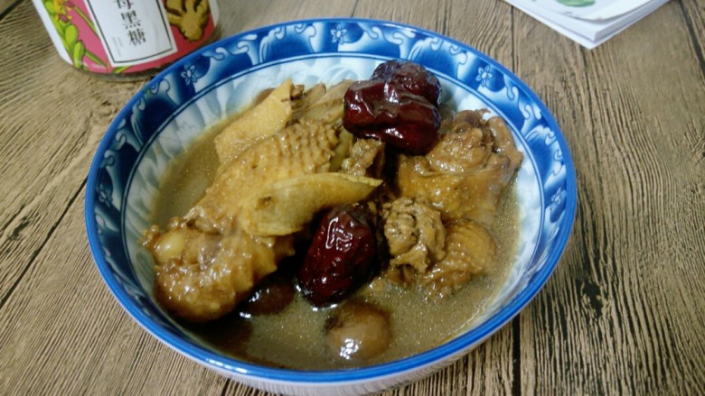 补气养血红枣桂圆麻油鸡汤