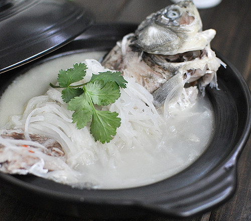 奶白鲫鱼萝卜丝汤