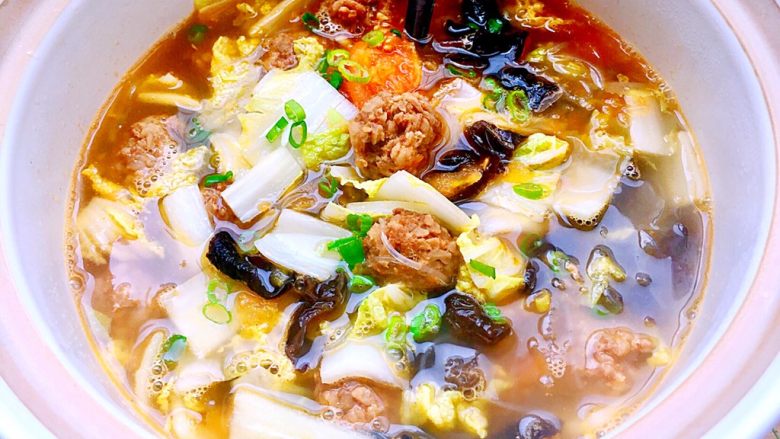 五色食蔬娃娃菜木耳粉丝藕丸汤