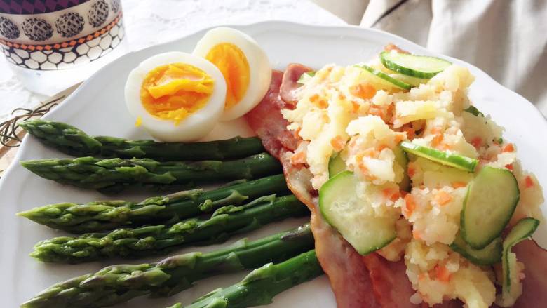 小芽早餐芦笋培根土豆泥