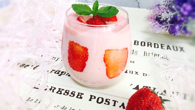 高颜值草莓奶昔