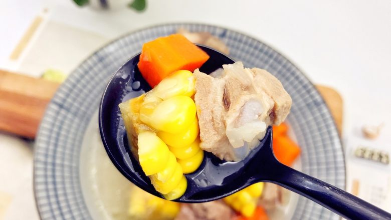 宝宝辅食胡萝卜玉米排骨汤18M