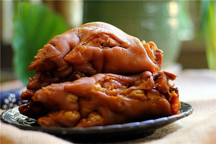 软糯香吃一口好满足卤水猪蹄