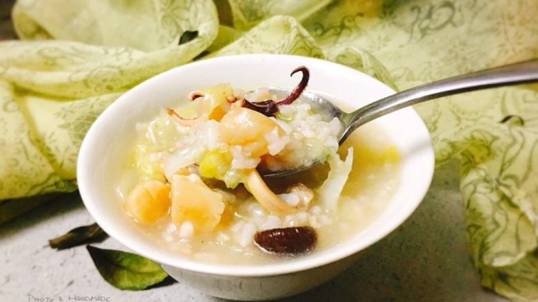 干贝鱿鱼白菜粥鲜甜美味营养