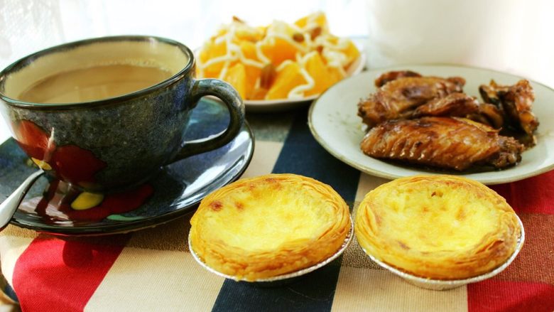 懒懒的下午茶奶茶蛋挞可乐鸡翅水果沙拉