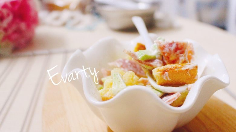 卡小姐的甜点牛油果培根沙拉