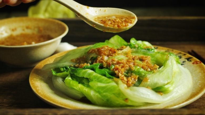 好吃的轻食水煮菜蒜蓉淋生菜