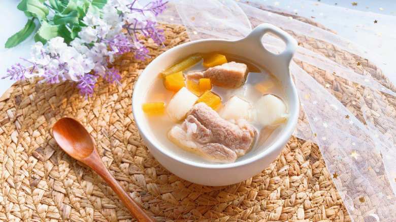 宝宝辅食胡萝卜山药排骨汤
