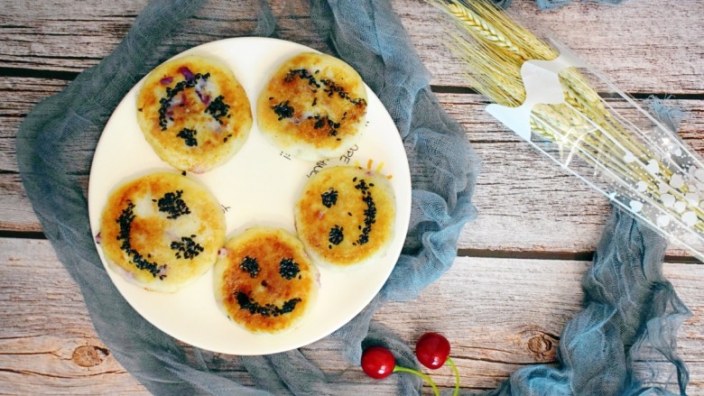 紫薯山药糯米饼微笑饼