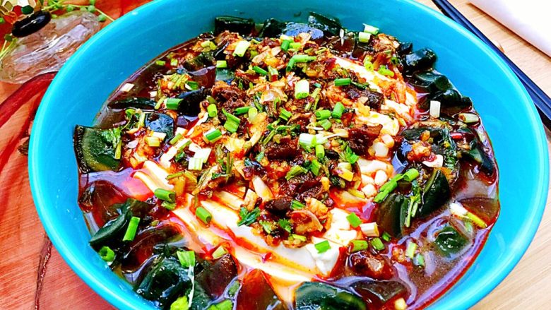 零厨艺的简单美味黑白配皮蛋拌豆腐