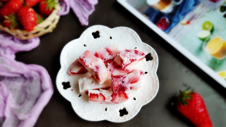 草莓炒酸奶+南瓜芋圆水果捞