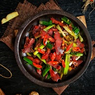 飘香蒜苗炒腊兔腿