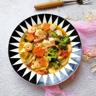 宝宝辅食—咖喱时蔬鲜虾面