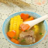 胡萝卜玉米排骨汤