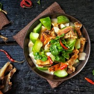 腊板鸭焖杏鲍菇萝卜