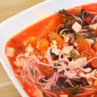 粉红鸡肉面宝宝辅食苋菜西红柿木耳