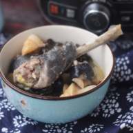 天麻木耳炖乌鸡