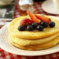 诱人的美式早餐蓝莓松饼