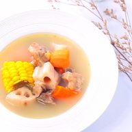 胡萝卜莲藕排骨汤宝宝辅食鲜甜营养