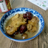 补气养血红枣桂圆麻油鸡汤