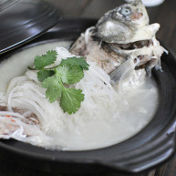 奶白鲫鱼萝卜丝汤