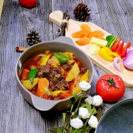 快手午餐一道菜土豆胡萝卜牛肉煲