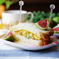 秋葵培根鸡蛋三明治