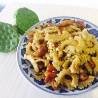 神下饭之酸苦瓜炒卤肥肠