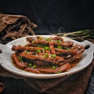 吮指回味的腊鸭翅