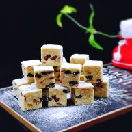 预热圣诞节蔓越莓雪花酥