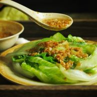 好吃的轻食水煮菜蒜蓉淋生菜