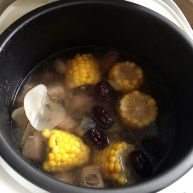 电饭煲版玉米炖排骨